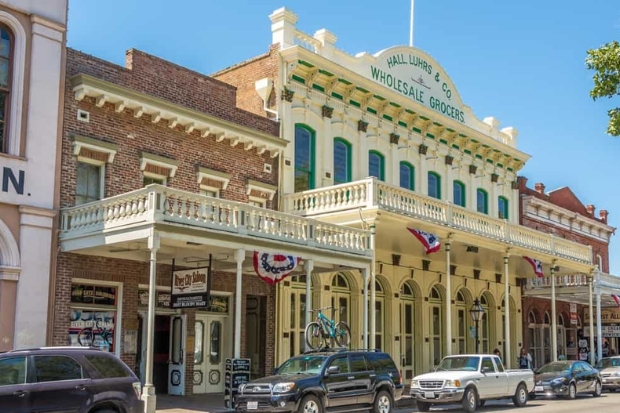 T&ograve;a nh&agrave; Hall, Luhrs & Co. tại khu phố cổ Old Sacramento