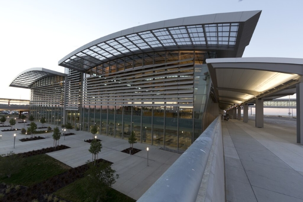 Nh&agrave; ga Terminal B tại s&acirc;n bay quốc tế Sacramento (SMF)