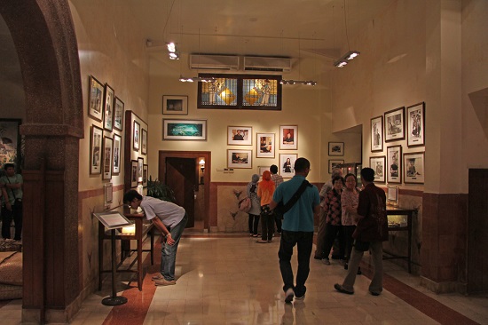 vé máy bay đi surabaya