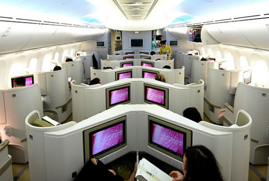 Ghế ngồi trên khoang máy bay Vietnam Airlines dịch vụ trên chuyến bay Vietnam Airlines