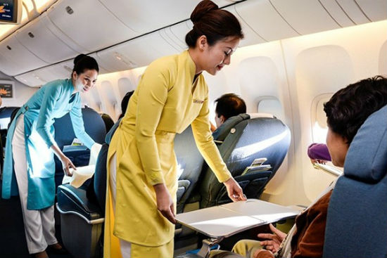 Cất c&aacute;nh c&ugrave;ng Vietnam Airlines