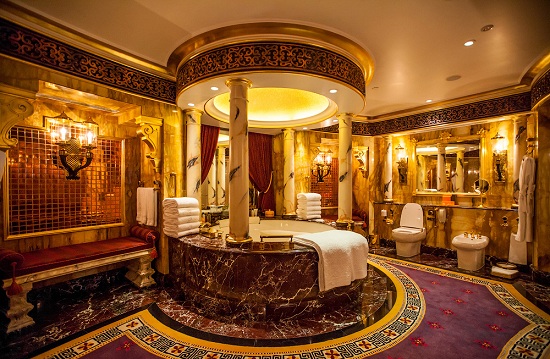 Khách sạn 8 sao dát vàng ở Dubai Khách sạn 8 sao dát vàng ở Dubai