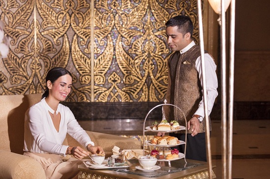 ve may bay re di Abu Dhabi