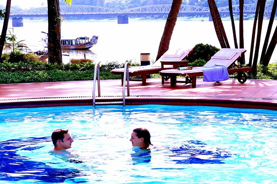 book khach san hue truc tuyen