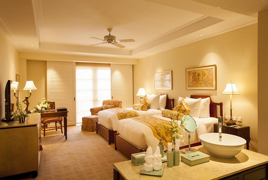 khach san hue gan song huong