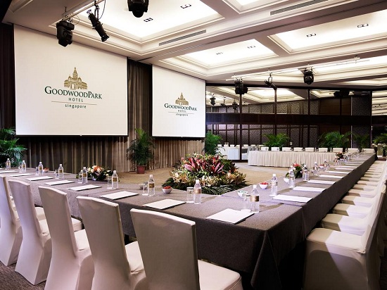 tien ve may bay di singapore thang 8