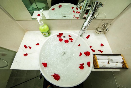 tien ve may bay di sai gon thang 10