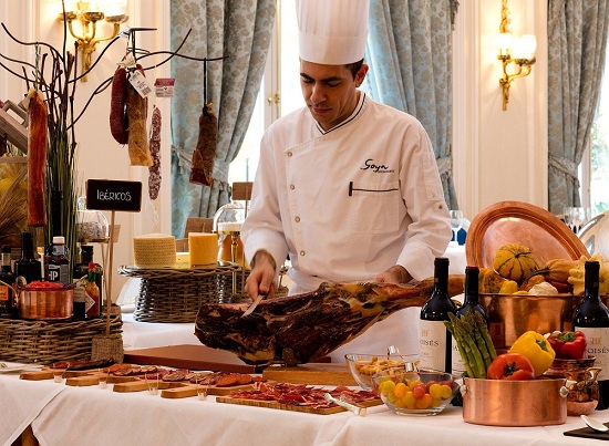 khach san trong nuoc gia tot