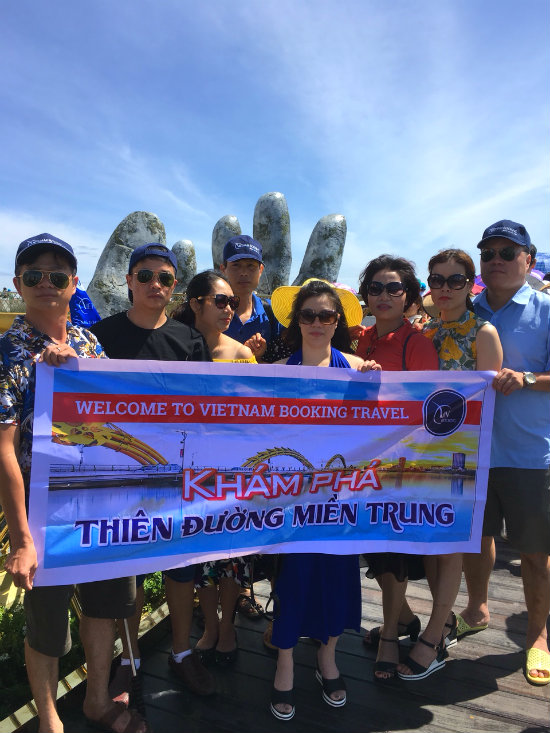 Đoàn khách của công ty du lịch tphcm Vietnam Booking du lịch Đà Nẵng