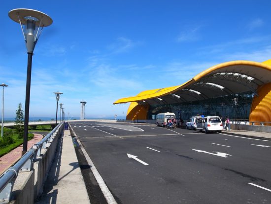 S&acirc;n bay Li&ecirc;n khương
