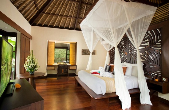 book khach san bali thang 8