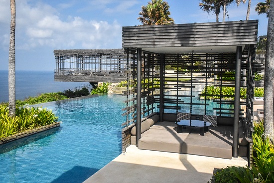 gia ve may bay di indonesia