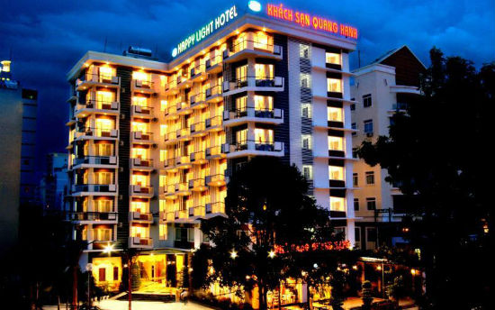 dat phong khach san gia re