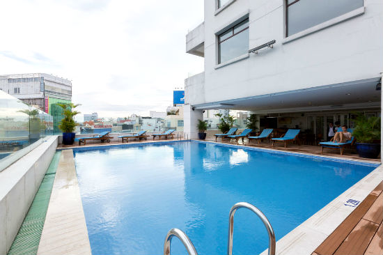 Hồ bơi tại Vissai Saigon Hotel