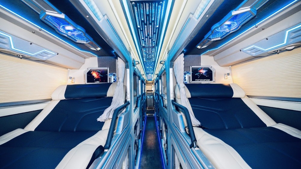 Xe limousine giường nằm đi chặng đ&agrave; lạt đến s&agrave;i g&ograve;n 