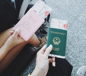 Đi máy bay cần mang theo những giấy tờ gì?