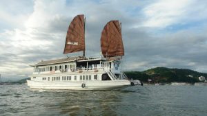 Du thuyền Annam Junk