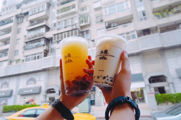 50 Lan - thương hiệu này rất thịnh hành ở Đài Loan nên đi đâu các bạn cũng sẽ dễ dàng tìm thấy. Uống rất ngon, vị trà thanh mình rất thích, chọn trân châu nhỏ nhé mình thấy trân châu nhỏ ngon hơn, giá 1 ly như trong hình có 30 NTD thôi, là tầm 22k thôi 