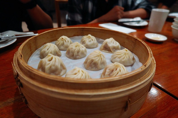 Din Tai Fung ở toà nhà Taipei 101, nghe đồn là rất đông phải xếp hàng, nên chúng mình đến đây lúc 4h chiều, không phải xếp hàng mà được vào luôn