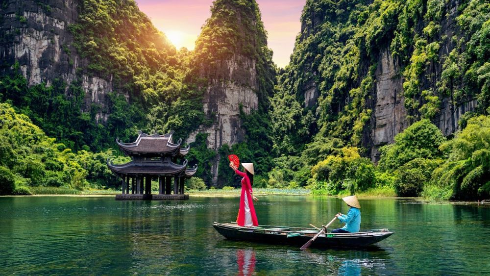 ​Ninh Bình gây choáng ngợp bởi vẻ đẹp thơ mộng pha chút hoài cổ, huyền bí về một cố đô hưng thịnh một 
