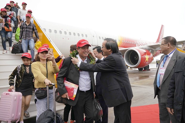 H&agrave;nh kh&aacute;ch đặt mua v&eacute; m&aacute;y bay đi Quảng Vinh Vietjet đ&atilde; hạ c&aacute;nh an to&agrave;n tại s&acirc;n bay V&acirc;n Đồn