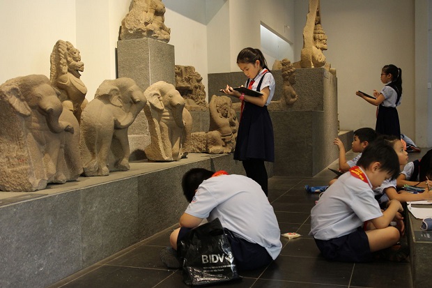 Tham quan bảo tàng