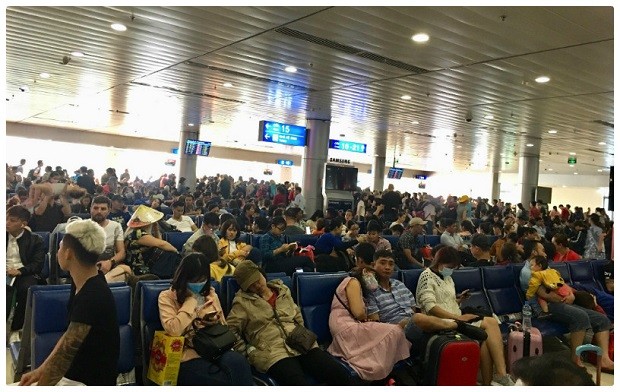 Chuyến bay delay khiến hành khách mệt mỏi |  Vé máy bay delay thì như thế nào