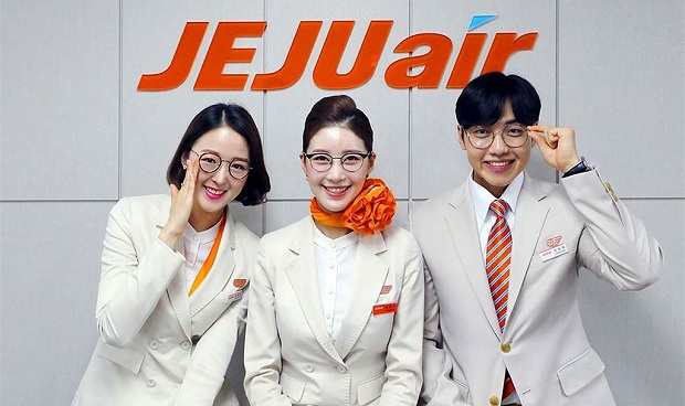 Đội ngũ nh&acirc;n vi&ecirc;n Jeju Air | H&atilde;ng h&agrave;ng kh&ocirc;ng Jeju Air c&oacute; tốt kh&ocirc;ng?