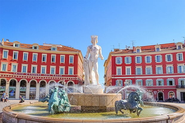 Quảng trường Massena là địa điểm thường xuyên tổ chức các lễ hội lớn của thành phố Quảng trường Massena