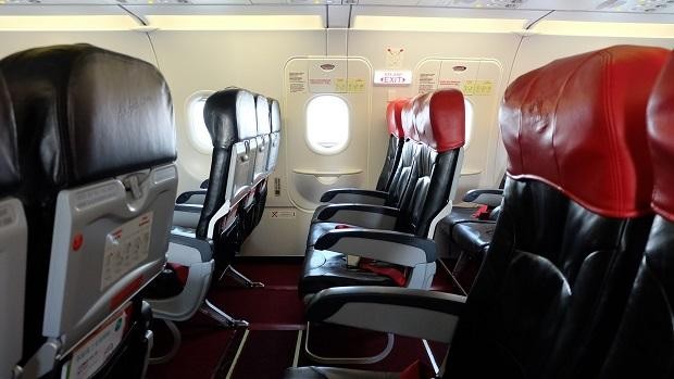 Chỗ ngồi gần cửa thoát hiểm | Cách tìm chỗ ngồi trên máy bay