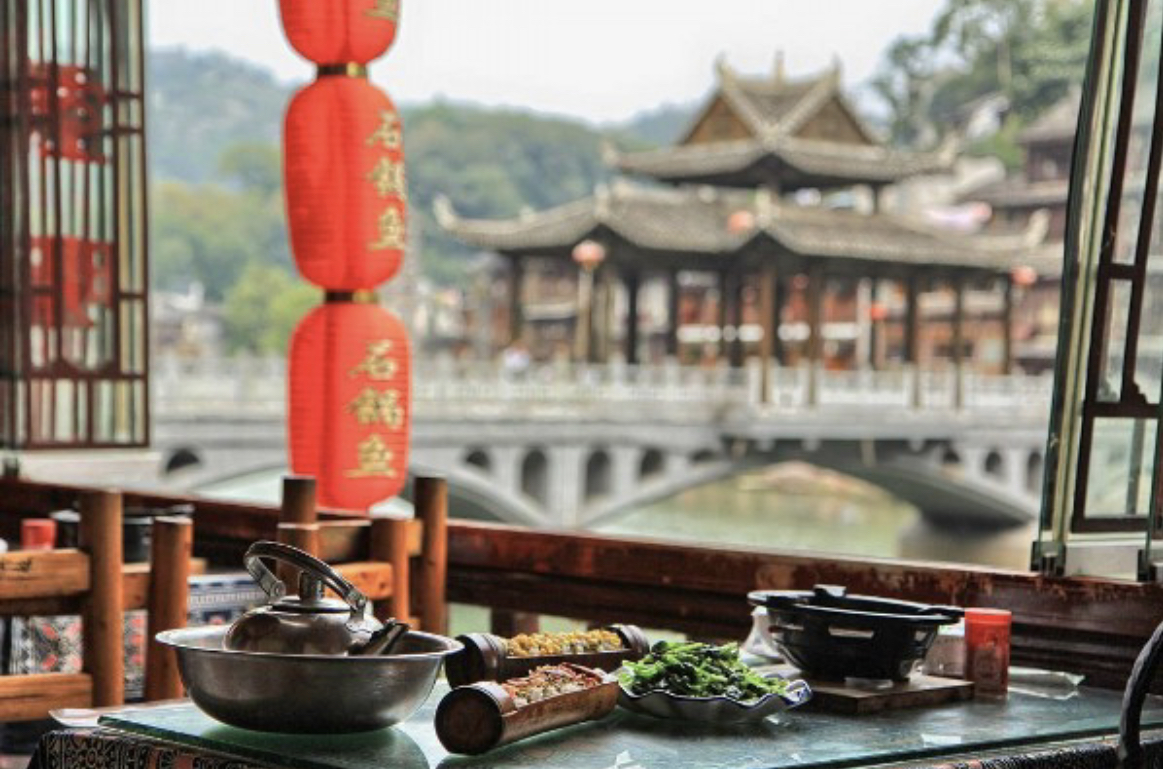 Đặc sản ở Phượng Hoàng Cổ Trấn – nét đặc sắc của trường phái ẩm thực Hồ Nam