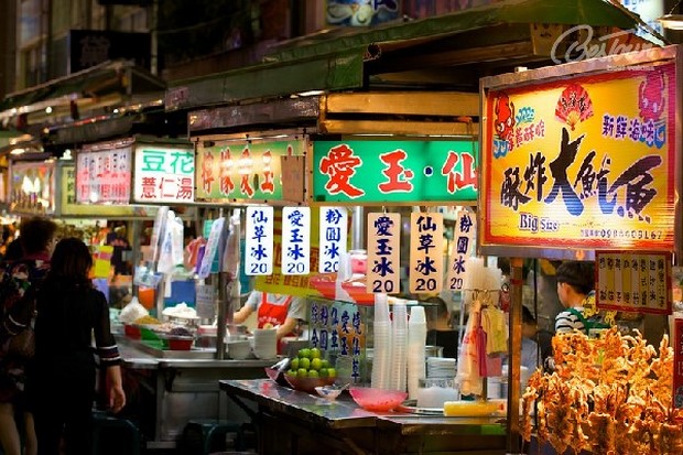 nen di du lich hong kong hay dai loan