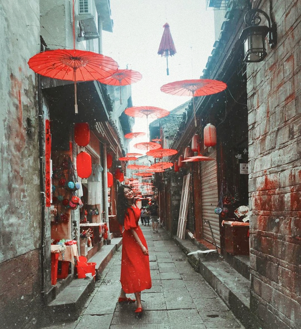 Phượng Hoàng Cổ Trấn 