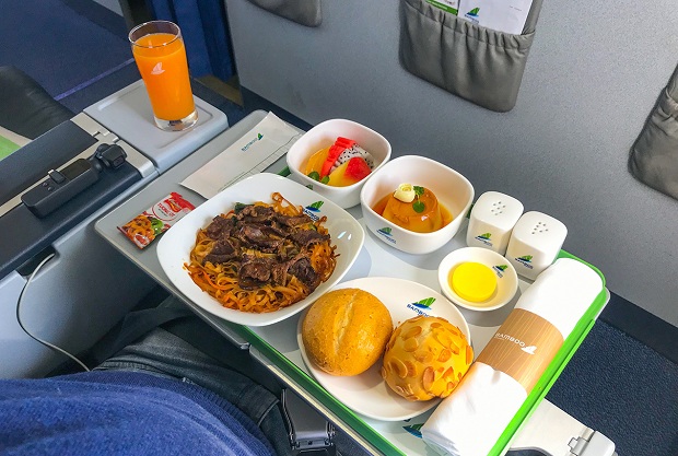 Suất ăn hạng thương gia của Bamboo Airways | Gi&aacute; v&eacute; Bamboo Airways hạng thương gia l&agrave; bao nhi&ecirc;u ?