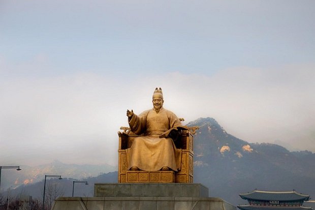 Các địa điểm du lịch Seoul - Tượng đài vua Sejong