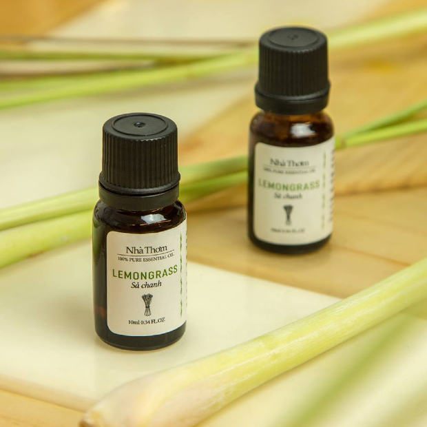 mang tinh dầu l&ecirc;n m&aacute;y bay