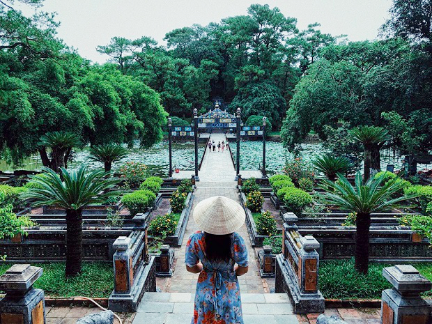 Du lịch Huế mặc trang phục gì