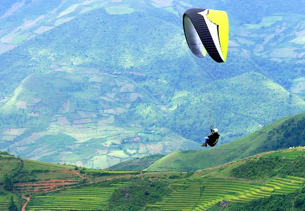 Nhảy dù đèo Khau Phạ