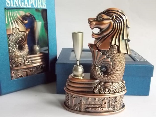 Quà lưu niệm Singapore in hình sư tử biển Merlion du-lich-singapore-mua-qua-gi
