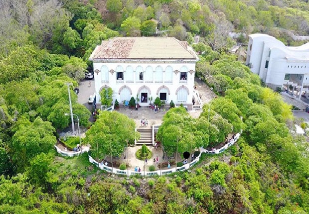 Biệt thự Cầu Đá