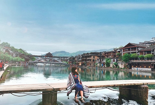 kinh nghiệm du lịch phượng hoàng cổ trấn - sông đà giang 