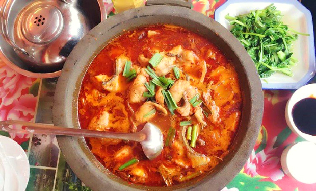 Lẩu c&aacute; cay