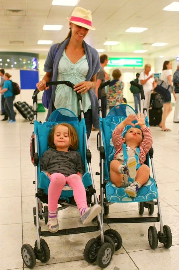 mang xe đẩy trẻ em l&ecirc;n m&aacute;y bay Jetstar