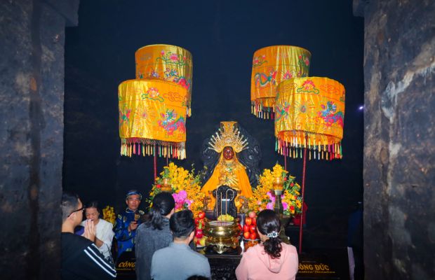 Tour Tết Trẩy hội đầu năm Hà Nội – Đền Ông Hoàng Bảy – Cô Tân An – Đền Mẫu Lào Cai 1 ngày