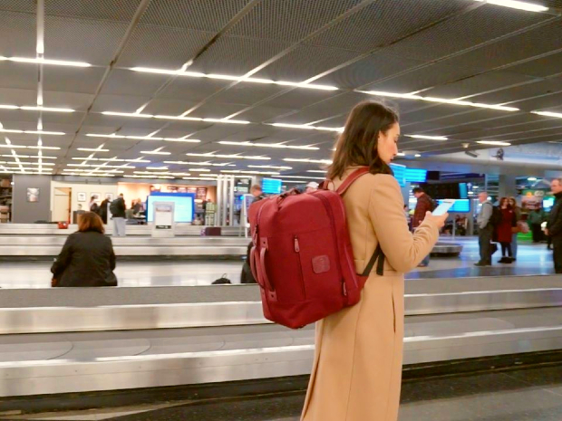 mang balo hay vali khi đi m&aacute;y bay