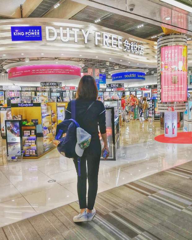 H&agrave;ng miễn thuế ở s&acirc;n bay