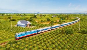 [TẾT] – Nghịch lý vé tàu đắt và khó mua hơn vé máy bay, mua vé nào lợi nhất?