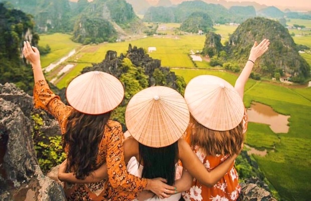 Tour du lịch Ninh Bình 1 ngày | Hà Nội – Hang Múa – Tràng An – Hoa Lư