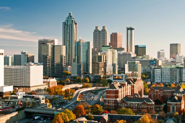 To&agrave;n cảnh trung t&acirc;m Atlanta với những t&ograve;a nh&agrave; cao tầng nổi bật giữa sắc thu