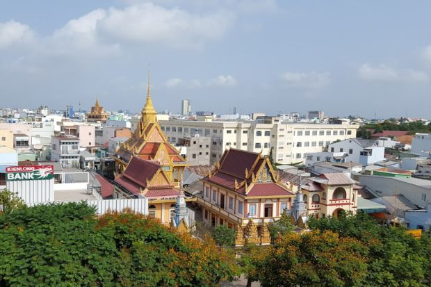 Combo vé máy bay/ xe Limousine + Khách sạn Cần Thơ - chùa Khmer